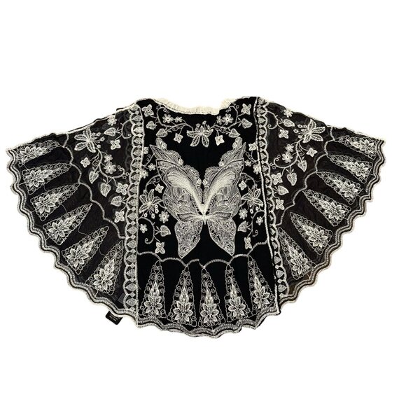 Black and White Butterfly Thread Pattern Batwing V Nec kTop Womens Size Medium - Picture 2 of 2